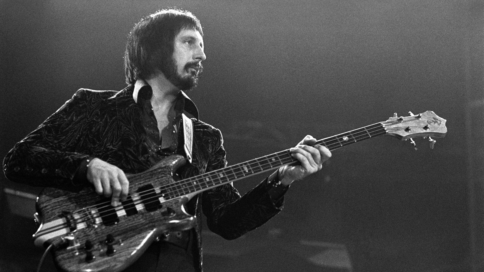 5 nejlepších basových rifů v klasickém rocku