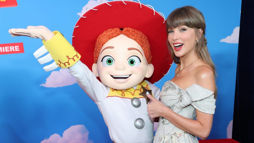 Album Taylor Swift „I Knew It, I Knew You“ debutuje na prvním místě na Hot 100