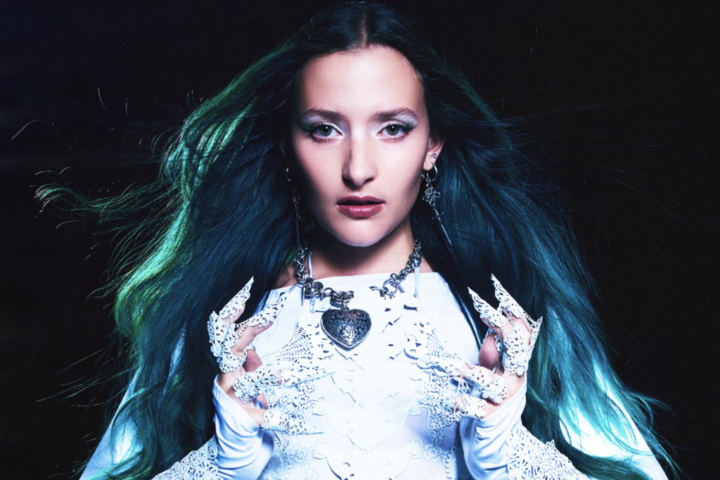 Au/Ra Interview: Nové album 'Heartcore', Touring & Anime Fandom