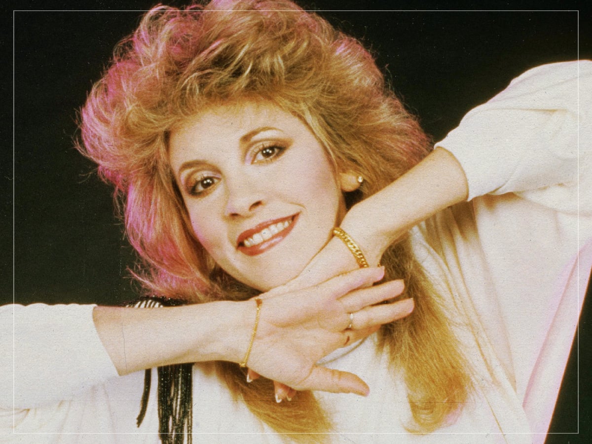 "Bláznivý" popový zpěvák 2000 Stevie Nicks se zamiloval