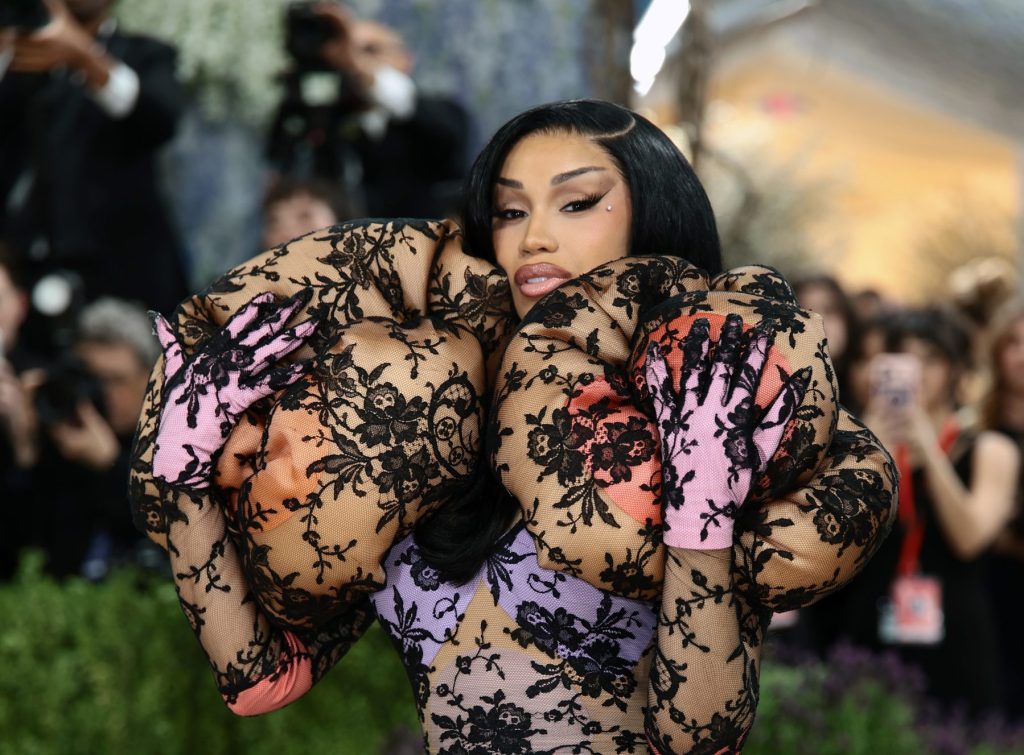Cardi B reaguje na Latto, jak ji volá v nové písni „Gimme Dat“