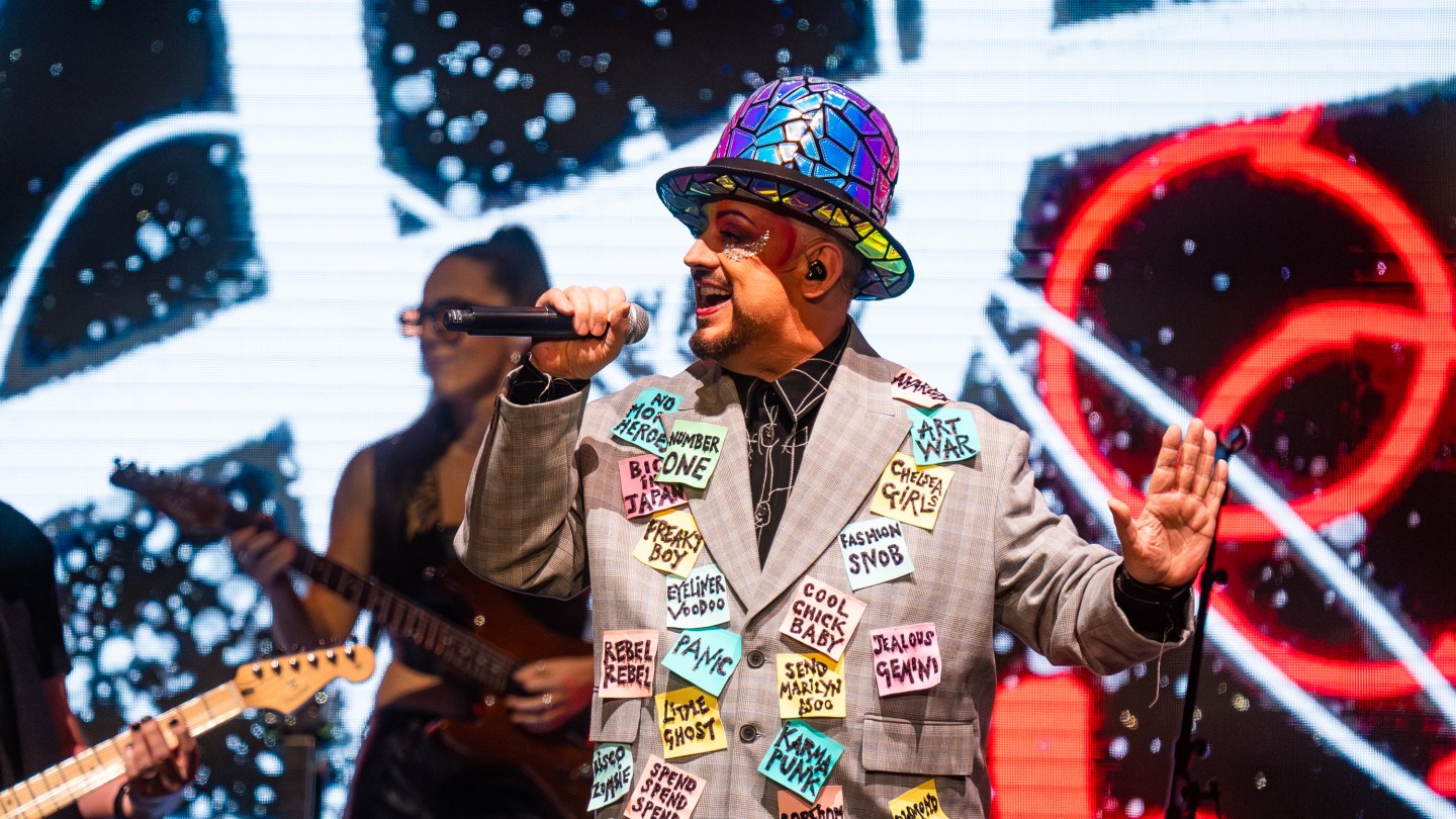 Chlapec George chce pomocí AI získat zpět „Karma Chameleon“
