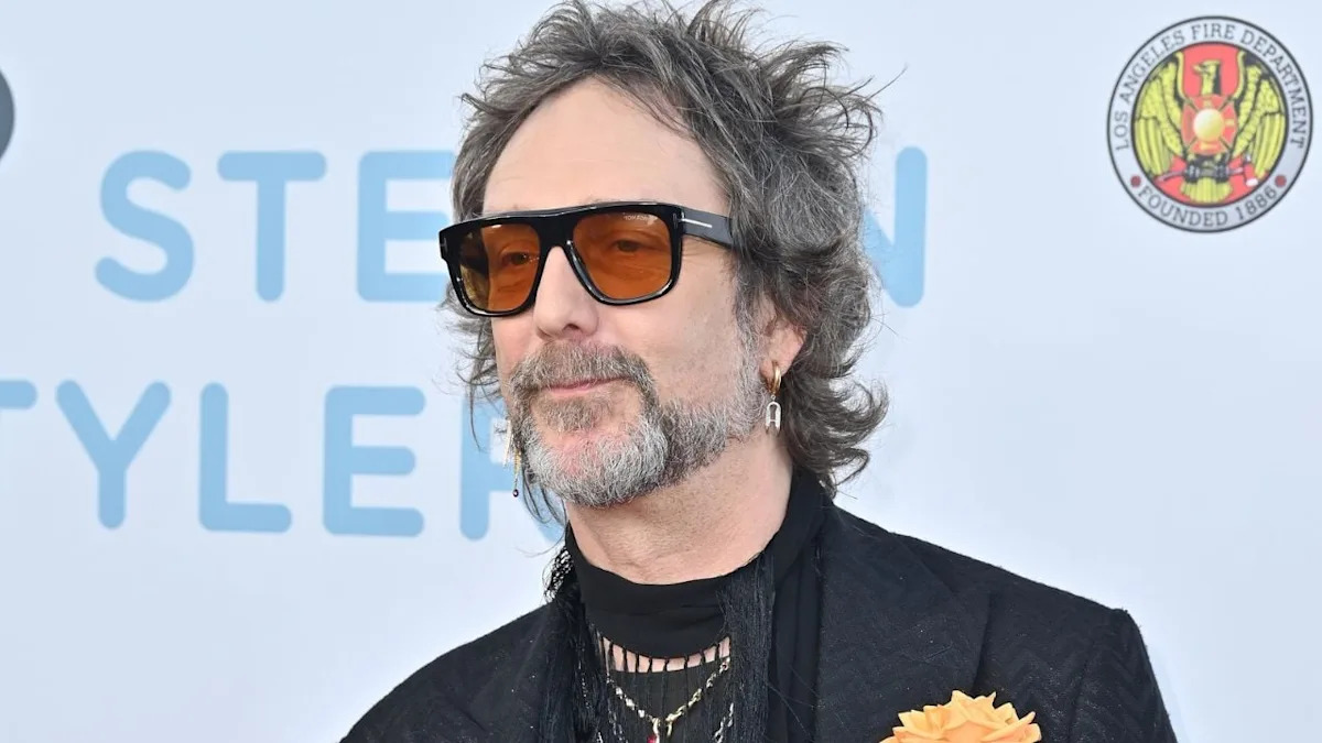 Frontman Black Crowes Chris Robinson proměnil chorál Tampy „USA“ na koncertní procházku