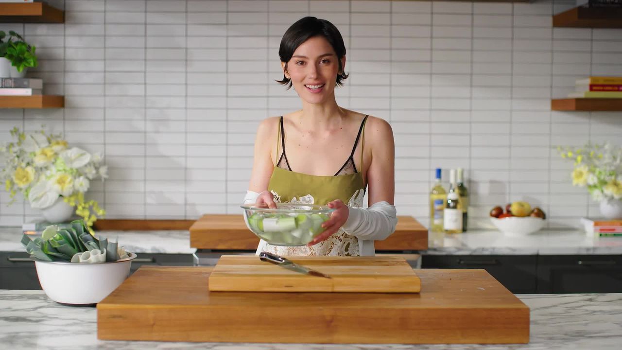 Gracie Abrams míchá „Extra-Dirty“ Gin Martinis – a sdílí příběh za svým novým albem