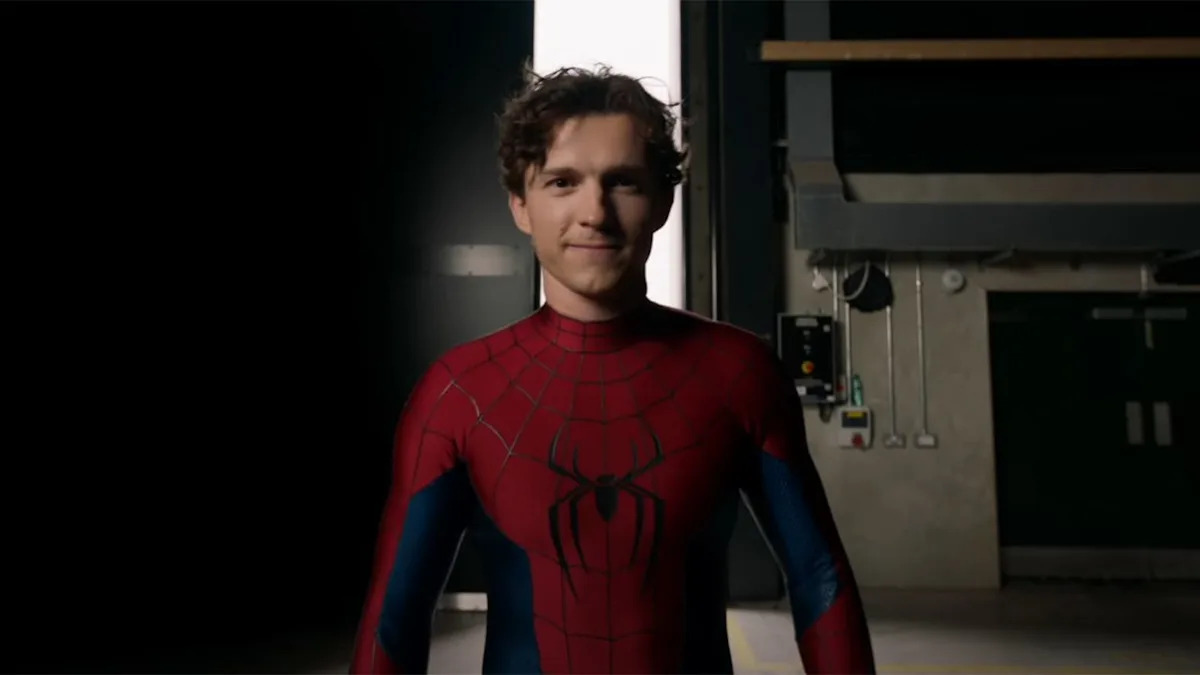 Internet nepřestává Marvelu dávat co proto poté, co Tom Holland porovnal své dojmy z natáčení u Christophera Nolana