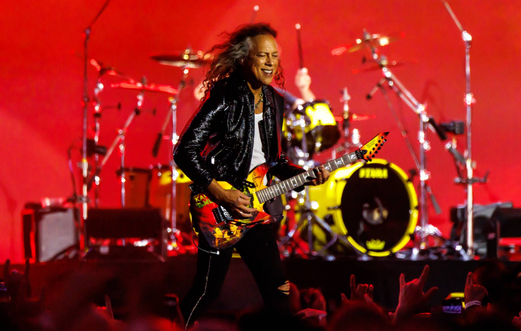 Kirk Hammett z Metallicy padá z pódia několik dní poté, co se na tričku Taylor Swift odrazilo