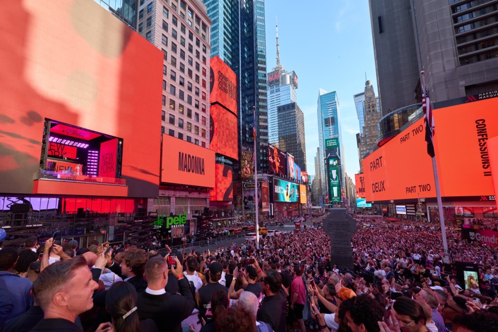 Madonna debutuje na newyorském novém tajném místě The Square: Inside Look