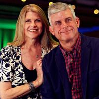 Po dvou dekádách na WSOC začínají Charlie a Debbie novou éru ranní show. | Příběh