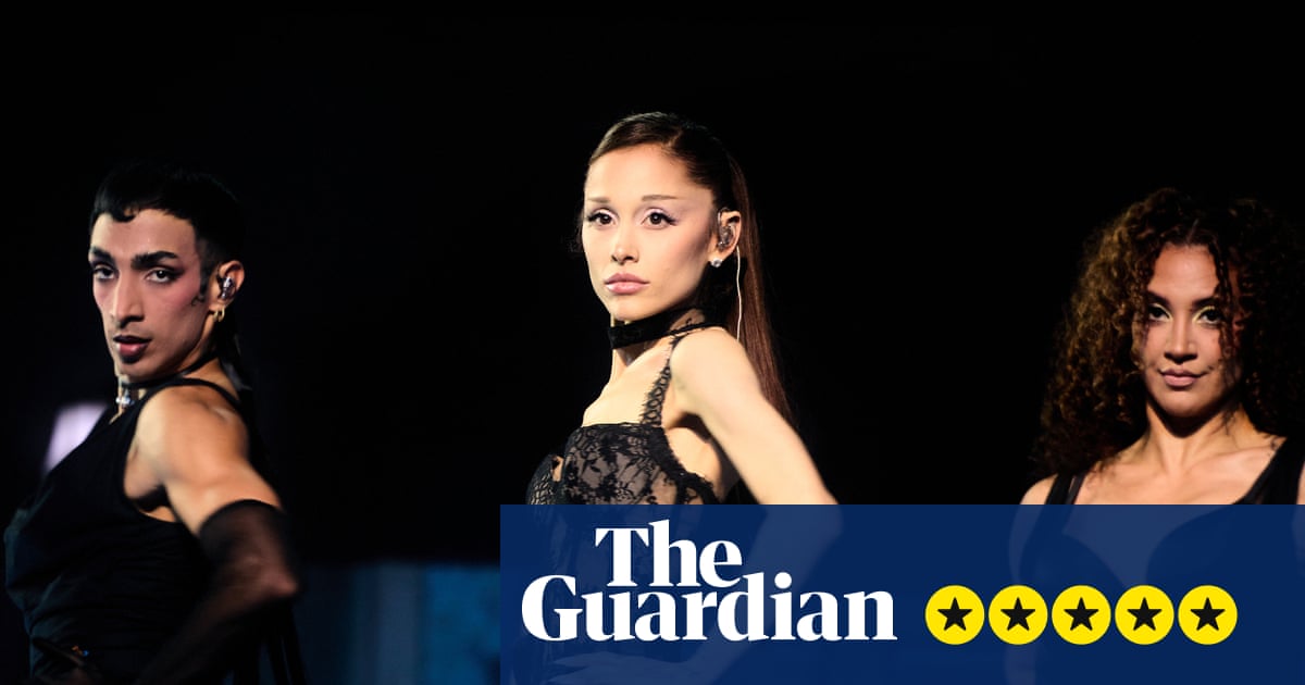 Recenze Ariany Grande - třpytivé hity a silné vokály v úžasném návratu na scénu | Ariana Grande