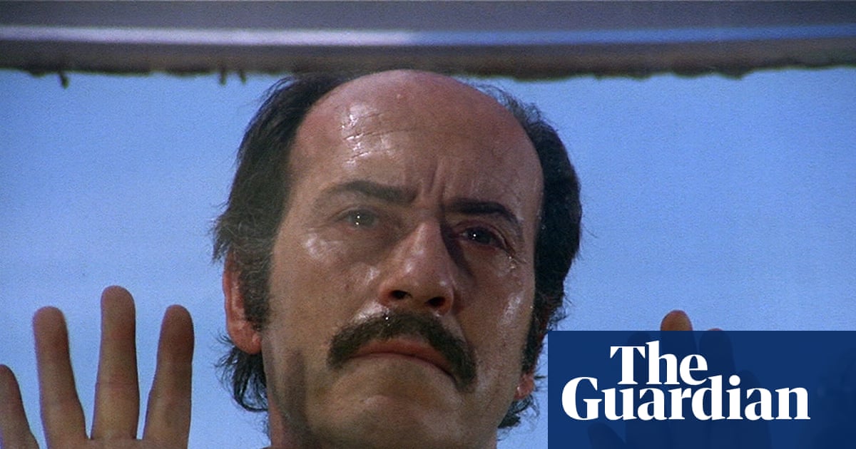 Recenze La Cabina/El Televisor – hrůza a úzkost ve vzduchu a na řadě ve Francově Španělsku | Film