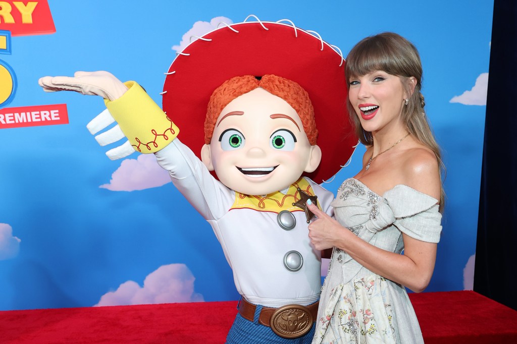 Rekapitulace premiéry 'Toy Story 5': Uvnitř duetu Taylor Swift & Randy Newman