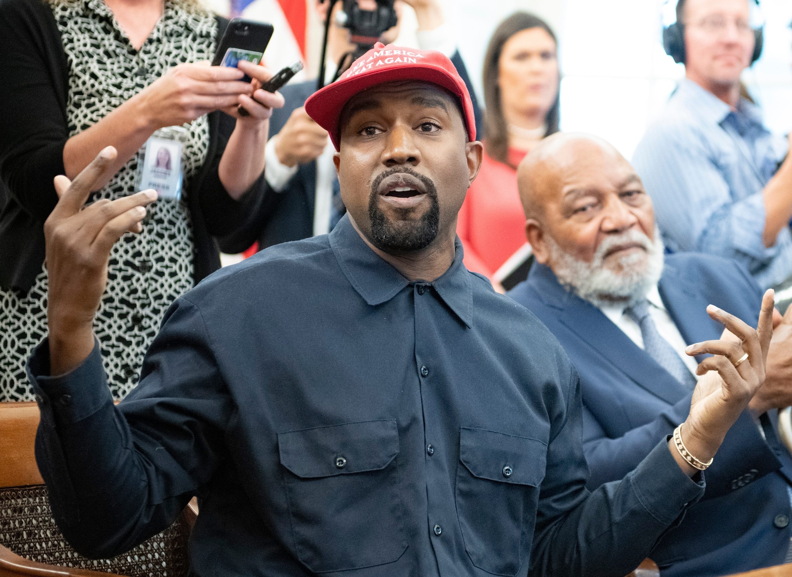 Rick Scott tlačí na sportovní úřad Tampy, aby zrušil vystoupení Kanye Westa na stadionu Raymonda Jamese
