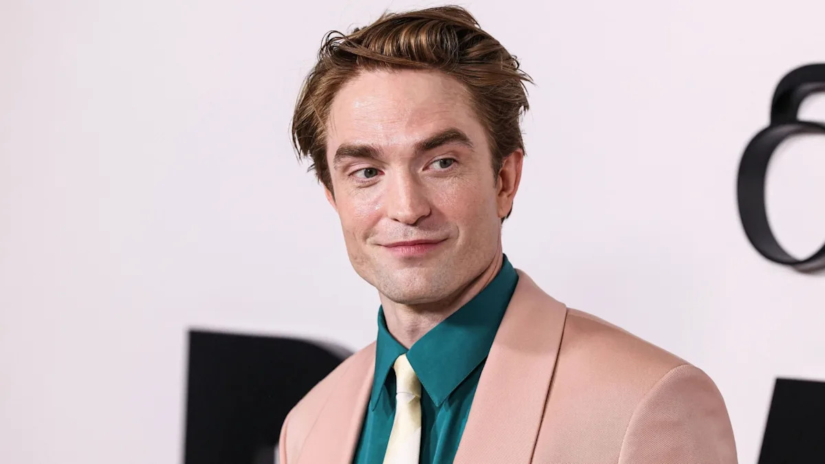 Robert Pattinson se ohradil proti kritikům své postavy v roli Batmana a prozradil, že natáčení probíhalo 11 týdnů v noci