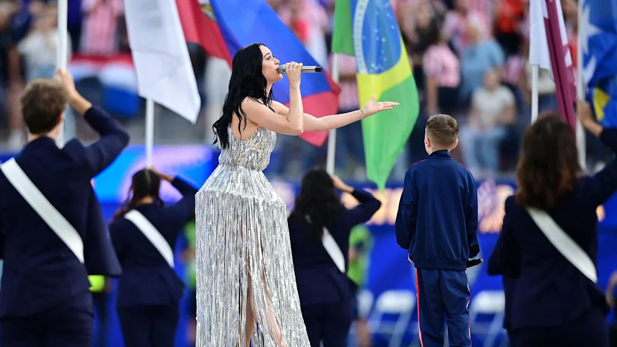 Světový pohár začíná v USA vystoupením Katy Perry, Future a Tyly