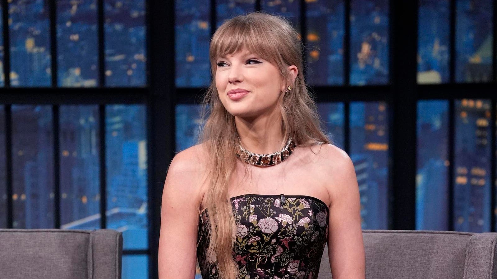 Taylor Swift Joins Country Royalty jako její nejnovější singl debutuje